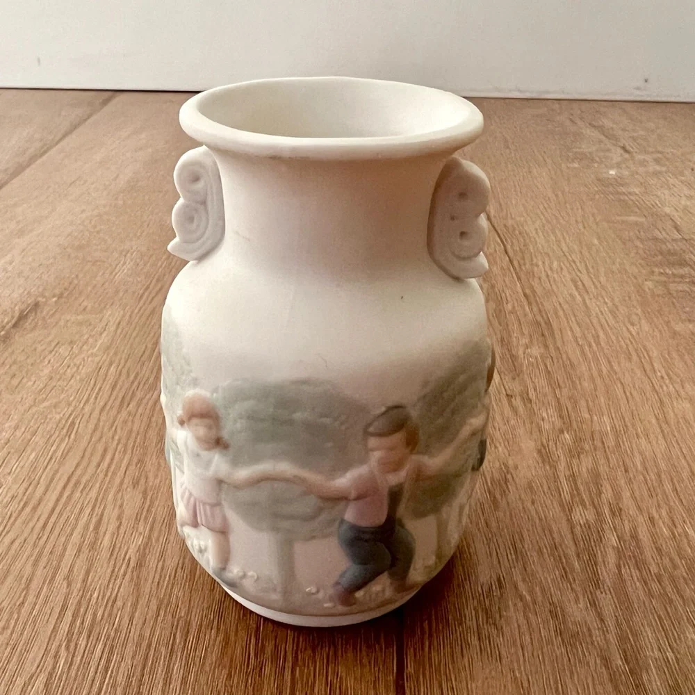 1984 LLADRO 5260 Children Playing Small Matte Bisque‎ Vases By Jose Roig RETIRED